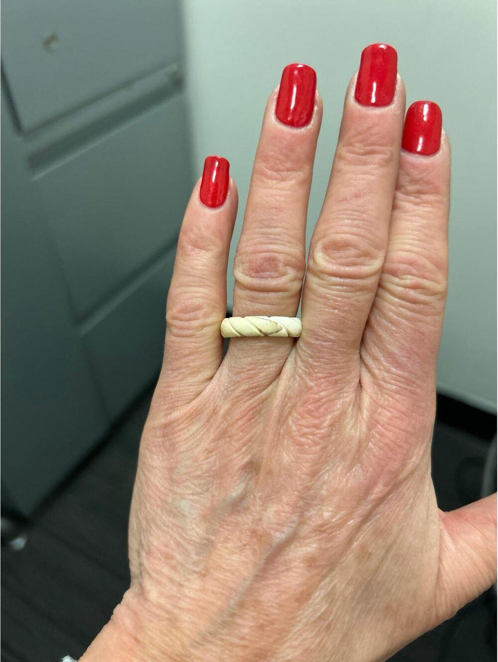 Ivory Shell Band Ring - Picture 2 of 5